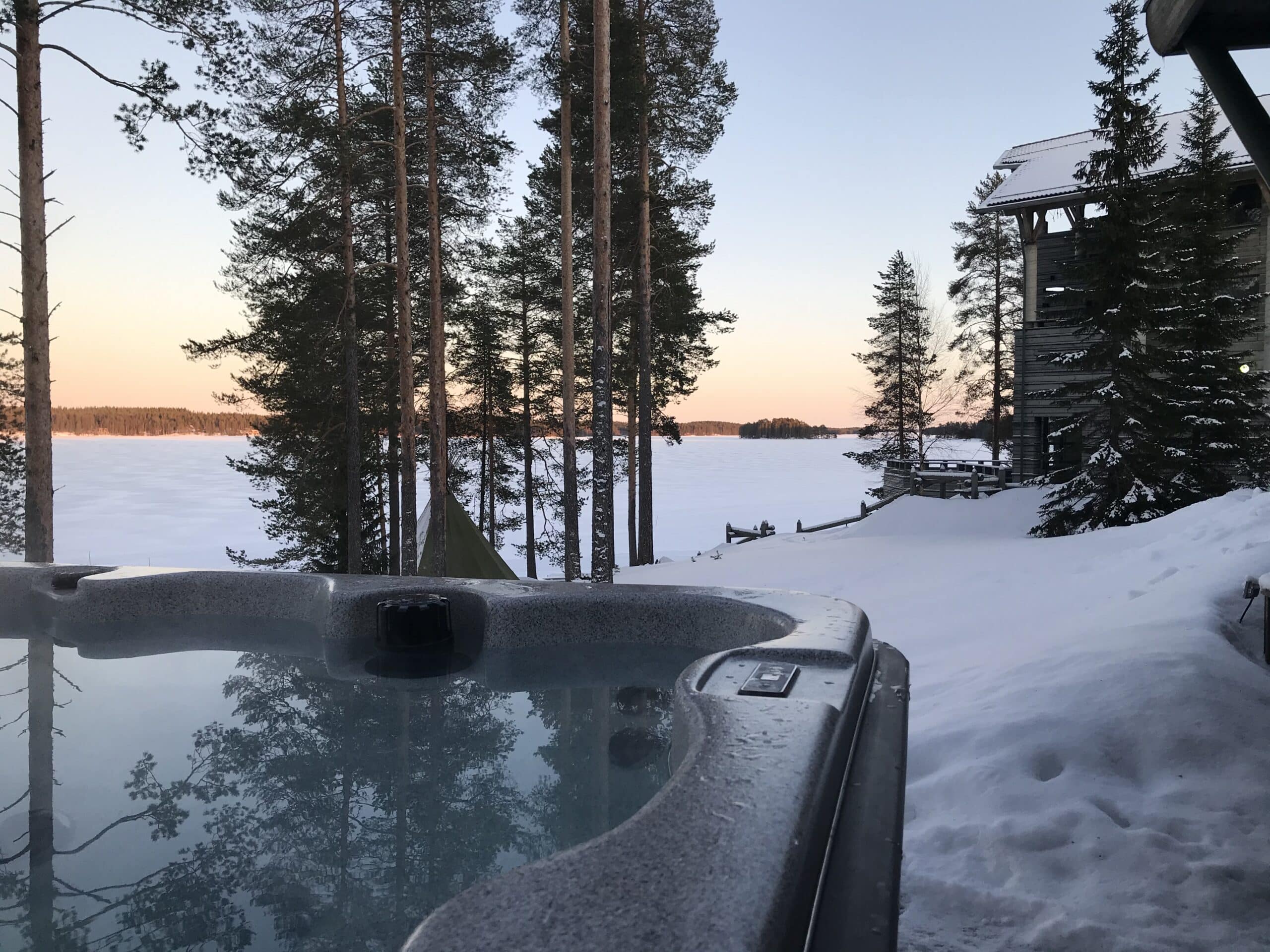 Outdoor jacuzzi in Hotel Kalevala